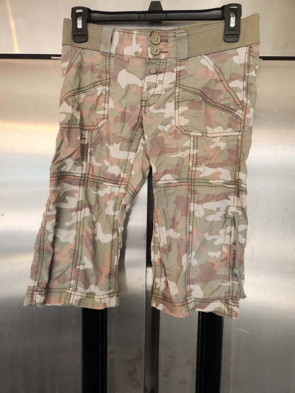 Mossimo Supply Co Womens Capri Pants Size 10 Camo Cargo Pockets Cotton Cropped